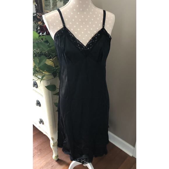 Vintage Vanity Fair Slip Lingerie Black Full Slip Lace 38 Bust 24" length USA - Picture 1 of 8